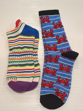 Set of 2 Men’s Socks - Blue Crab & Multicolor Stripes
